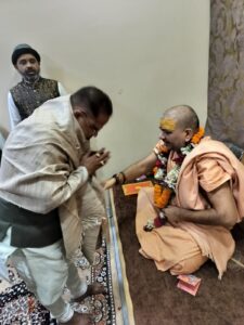 विधायक अमर अग्रवाल ने बिलासपुर पधारे महामंडलेश्वर स्वामी हरिहरानंद सरस्वती अभिनंदन कर आशीर्वाद लिया