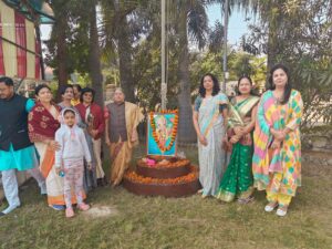 प्रभा शर्मा द्वारा आशीर्वाद वैली में फहराया गया तिरंगा झंडा