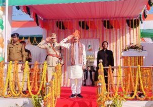 मुख्य अतिथि स्वास्थ्य मंत्री श्री श्याम बिहारी जायसवाल ने राष्ट्रध्वज फहराकर कर ली परेड की सलामी , उत्साह, उमंग और हर्ष के साथ मनाया गया गणतंत्र दिवस, राष्ट्रीय ध्वज फहराकर स्वास्थ्य मंत्री ने मुख्यमंत्री के संदेश का किया वाचन