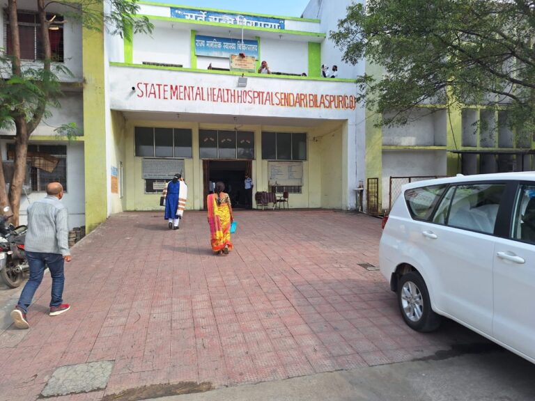 कलेक्टर-ने-किया-मानसिक-चिकित्सालय-का-निरीक्षण-3.jpeg