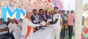 भैयाथान में आयोजित फुटबॉल प्रतियोगिता  का हुआ समापन