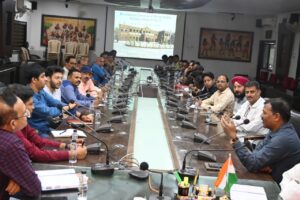 खदान संचालक और ट्रांसपोर्टरों की दो दिवसीय कार्यशाला, खनन, परिवहन और प्रदूषण से जुड़े नियम कायदों की दी जा रही जानकारी