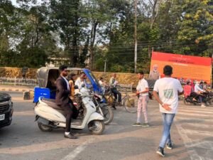 सड़क सुरक्षा माहः युवोदय स्वयं सेवकों द्वारा जागरूकता अभियान
