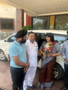 अपराजिता सारंगी  राष्ट्रीय प्रवक्ता भाजपा एवम सांसद भुवनेश्वर का न्यायधानी मे भाजपा प्रदेश कार्यसमिति सदस्य अमरजीत सिंह दुआ ने किया स्वागत