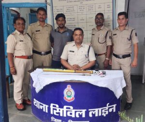 रिवाल्वर के साथ पकड़ाया हिस्ट्रीशीटर मेडी, पुलिस पैदल लेकर पहुंची थाने