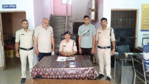 मस्तूरी क्षेत्र से पकड़े गए कुख्यात गौ तस्कर, पास से देसी कट्टा और कारतूस बरामद