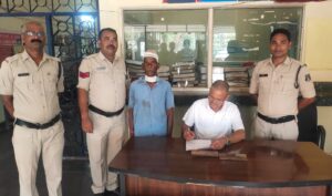 अपनी पत्नी पर जानलेवा हमला कर फरार हुए बुजुर्ग पति को पुलिस ने खार से किया गिरफ्तार