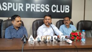 पहुना बनाकर बिलासपुर प्रेस क्लब पहुंचे कलेक्टर अवनीश शरण ने खोल दिए अपनी जिंदगी की किताब के सारे पन्ने, 12th फेल से मिलती-जुलती है उनकी भी कहानी, बिलासपुर को लेकर उनके रोड मैप से भी कराया परिचय