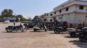 रेलवे का एक और तुगलकी फरमान, अब चुचुहिया पारा ओवर ब्रिज से लेकर तितली चौक और महेश स्वीट्स तक का क्षेत्र नो पार्किंग जोन, वाहन खड़ा करने पर देना होगा ₹200 से अधिक का जुर्माना