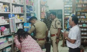 नशे के अवैध कारोबार के खिलाफ बिलासपुर पुलिस की मुहिम, अलग-अलग मेडिकल स्टोर से भारी मात्रा में ड्रग और टिकरापारा में अवैध शराब पकड़े गए