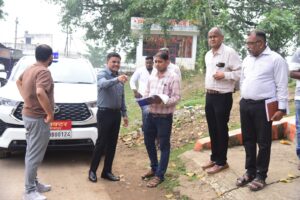 ट्रेफिक दबाव कम करने बनेगा वैकल्पिक मार्ग, कलेक्टर ने प्रस्तावित मार्ग का किया निरीक्षण