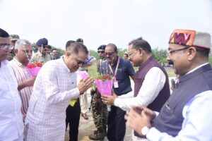 सुपर स्पेशलिटी हॉस्पिटल सिम्स के नवनिर्मित भवन के उद्घाटन के लिए बिलासपुर पहुंचे मुख्यमंत्री विष्णुदेव साय का हेलीपैड पर हुआ स्वागत