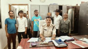 पुलिस कार्यवाही में मस्तूरी क्षेत्र में एक साथ 26 जुआरी पकड़े गए, जप्त हुई मामूली रकम