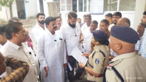 बंगला भाठा चर्च निर्माण विवाद में अब अटल श्रीवास्तव ने कलेक्टर को सौंपा ज्ञापन, कहा विरोधियों की गिरफ्तारी न होने पर किया जाएगा कलेक्ट्रेट का घेराव