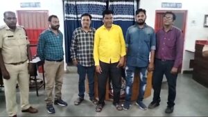चापी जलाशय के पास जुआ खेल रहे 5 जुआरी पकड़े गए