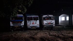 अवैध रेत उत्खनन के विरुद्ध आधी रात में राजस्व विभाग ने की बड़ी कार्रवाई, बेलगहना में 11 हाइवा व 4 ट्रैक्टर रेत उठाते धरे गए