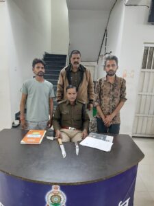 जमीन विवाद में आदतन बदमाश अपने साथी के साथ चाकू लेकर रतनपुर निवासी को धमका रहा था, हुआ गिरफ्तार