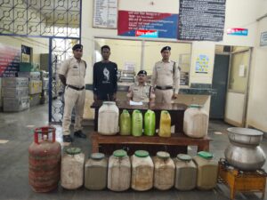 अवैध महुआ शराब बिक्री करने वाले पर कोटा पुलिस की बड़ी कार्रवाई