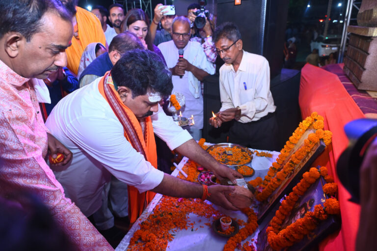 कवर्धा : 29वां भोरमदेव महोत्सव : दीप प्रज्ज्वलित और मंत्रोचार के बीच भगवान भोरमदेव की पूजा अर्चना के साथ हुई सांस्कृतिक कार्यक्रमों की शुरुआत