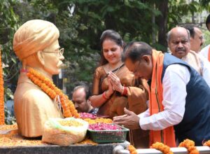 मुख्यमंत्री श्री विष्णु देव साय ने स्वतंत्रता संग्राम सेनानी मधुसूदन दास की प्रतिमा पर किया माल्यार्पण, उत्कल दिवस पर ओडिशा राज्य स्थापना की ऐतिहासिक प्रेरणा को किया नमन