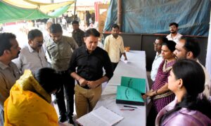 सुशासन तिहार को लेकर लोगों में दिखा उत्साह,अम्बिकापुर, कांकेर और बालोद जिले के कलेक्टरों ने लिया तैयारियों का जायजा,पहले चरण में लोगों से लिए जाएंगे 11 अप्रैल तक आवेदन