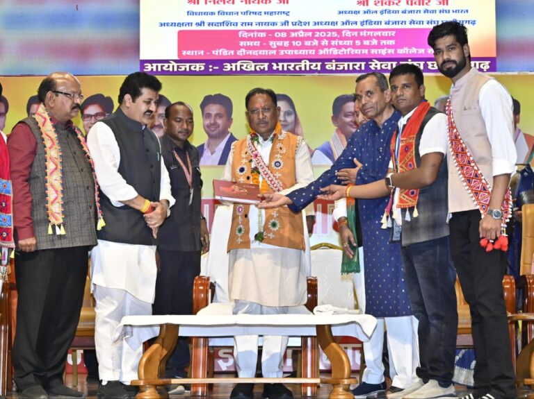 मुख्यमंत्री विश्व बंजारा दिवस पर विशाल बंजारा महाकुंभ कार्यक्रम में हुए शामिल