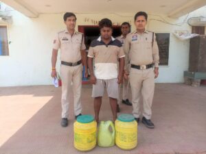 अवैध महुआ शराब के खिलाफ चकरभाठा पुलिस की बड़ी कार्यवाही, 45 लीटर शराब के साथ एक आरोपी गिरफ्तार