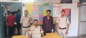 दो सूने मकानो में चोरी के मामले में खरीदारों समेत 6 गिरफ्तार