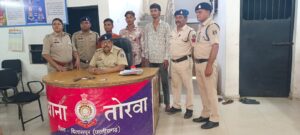 चाकू की नोक पर लूटपाट के 24 घंटे के भीतर तीन आरोपी गिरफ्तार
