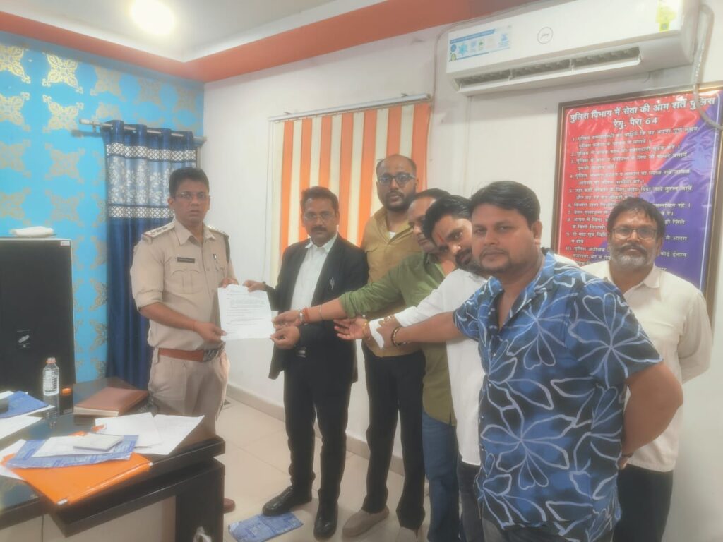 ब्राह्मण समाज पर विवादित टिप्पणी को लेकर अनुराग कश्यप के खिलाफ बिलासपुर में भी एफआईआर दर्ज करने की गई मांग