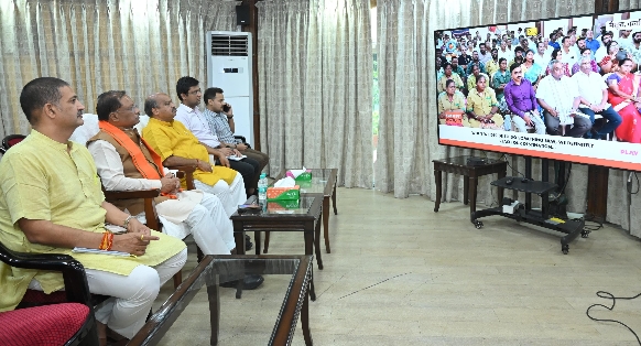 मुख्यमंत्री श्री विष्णु देव साय ने जनप्रतिनिधियों और अधिकारियों के साथ सुनी ‘मन की बात’ की 121वीं कड़ी, प्रधानमंत्री श्री नरेंद्र मोदी ने दंतेवाड़ा विज्ञान केन्द्र की प्रशंसा की, मुख्यमंत्री ने जताया आभार