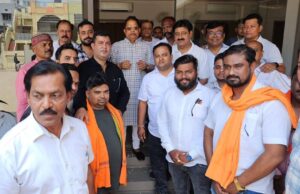 भाजपा पूर्वी मंडल की कार्यसमिति की घोषणा के बाद नवनिर्वाचित पदाधिकारियों ने विधायक अमर अग्रवाल से की मुलाकात