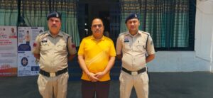 एनएसएस शिविर में हिंदू छात्रों से जबरन नमाज पढ़वाने वाले सेकुलर मास्साब दिलीप झा गिरफ्तार