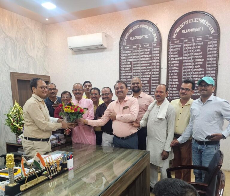 राष्ट्रीय रजक महासंघ का प्रतिनिधिमण्डल नव पदस्थ बिलासपुर कलेक्टर का किया स्वागत