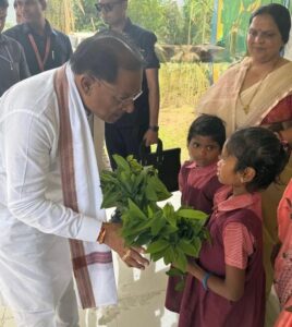 मुख्यमंत्री श्री विष्णु देव साय पहुंचे दंतेवाड़ा जिले के ग्राम मुलेर : छत्तीसगढ़ के अंतिम छोर पर पहुंचा सुशासन तिहार