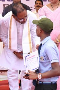 मुख्यमंत्री श्री विष्णु देव साय मोहला मानपुर अंबागढ़ चौकी जिले के मानपुर ब्लॉक में सेक्टर सीतागांव के समाधान शिविर मे हुए शामिल