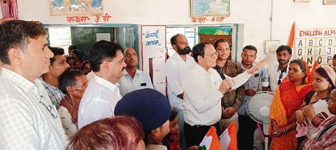 कलेक्टर-एसपी तिरंगा यात्रा में शामिल होने एक साथ पहुंचे बहतराई गांव,महिलाओं को बताई ऑपरेशन सिंदूर की कहानी,जल बचाने ग्रामीणों से किया प्रेरक संवाद