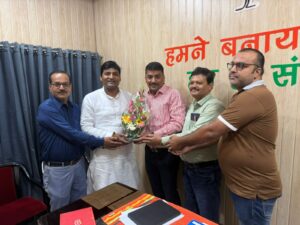 डॉ धर्मेंद्र दास ने की बेलतरा विधायक सुशांत शुक्ला से सौजन्य भेंट, पूर्वी मंडल बेलतरा में महत्वपूर्ण जिम्मेदारी दिए जाने और क्षेत्र में उनके प्रयास से सिटी बस सेवा को हरी झंडी मिलने पर जताया आभार