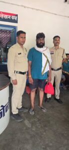 शेयर ट्रेडिंग में निवेश पर मोटा मुनाफे का लालच दिखाकर लाखों की ठगी करने वाला फरार आरोपी इंदौर से पकड़ाया