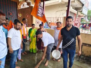 लोकमाता अहिल्याबाई होलकर की जयंती पर बिलासपुर भाजपा पूर्व मंडल द्वारा वार्ड में स्थित मंदिरों की की गई सफाई