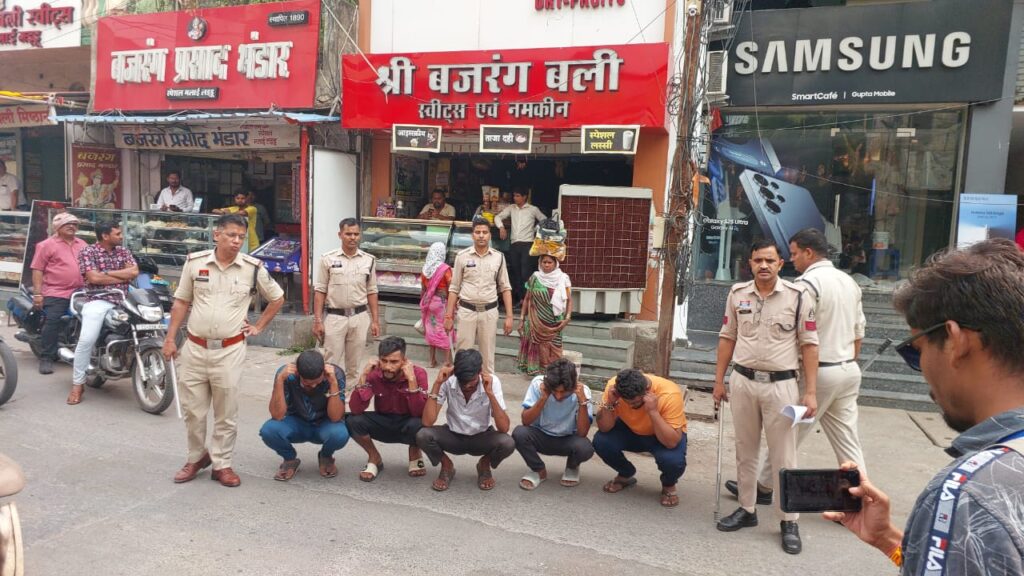 फोटो जर्नलिस्ट शेखर गुप्ता और उनके पिता पर हमला करने वाले 5 आरोपी गिरफ्तार, पुलिस ने निकाला जुलूस