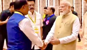 नीति आयोग की बैठक में दिखी आत्मीयता: जब प्रधानमंत्री श्री नरेंद्र मोदी ने मुख्यमंत्री श्री विष्णुदेव साय का थामा हाथ और कहा – छत्तीसगढ़ की बात अभी बाकी है