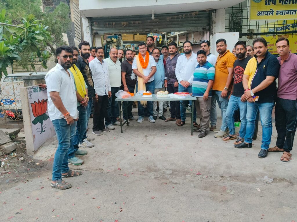युवा मोर्चा ने भव्य रूप से मनाया बिलासपुर भाजपा पूर्वी मंडल अध्यक्ष राकेश लालवानी का जन्मदिन