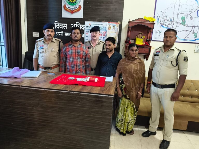 एक माह पूर्व हुई चोरी का खुलासा, सरकंडा पुलिस ने तीन आरोपियों को किया गिरफ्तार, चोरी गए सोने-चांदी के जेवरात व नगदी समेत कुल ₹23,000 का माल बरामद