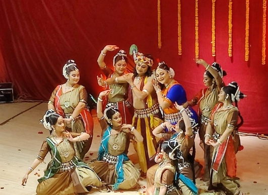 नव वर्ष उज्जापन कमेटी ने लखीराम अग्रवाल सभागार में किया कवि गुरु रविंद्र नाथ जयंती का भव्य आयोजन