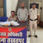 अपनी ही छात्राओं को बुरी नीयत से बैड टच करने वाला शिक्षक आखिरकार हुआ गिरफ्तार, फरारी के दौरान ही जिला शिक्षा अधिकारी ने किया था बहाल