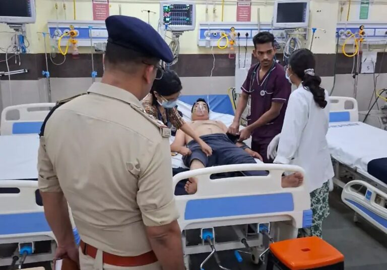 घर के दरवाजे पर गाड़ी खड़ी कर बदमाश पी रहे थे शराब, मना करने पर दैनिक भास्कर के फोटो जर्नलिस्ट और उसके पिता के साथ घर में घुसकर की मारपीट