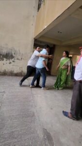पॉश सोसायटी में भाजपा नेत्री और उनकी बेटियों को दबंगों ने बनाया निशाना, वीडियो-ऑडियो के साथ पुलिस में दी शिकायत