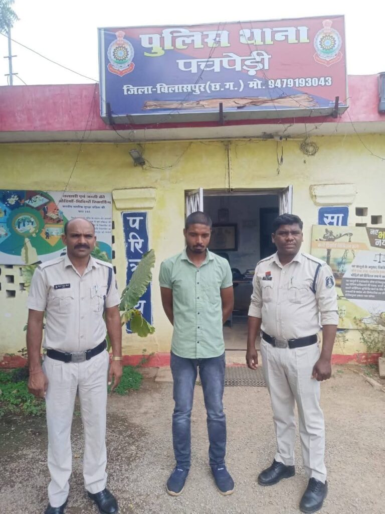 गर्भवती पत्नी को आत्महत्या के लिए विवश करने वाला पति गिरफ्तारपति की प्रताड़ना से तंग आकर 7 माह की गर्भवती महिला ने की थी आत्महत्या, पति जेल भेजा गया