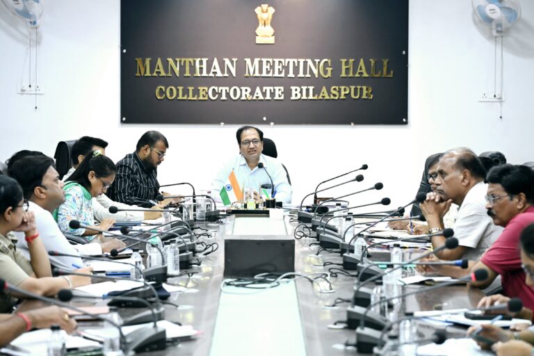 कलेक्टर ने की खाद-बीज एवं पौधरोपण की तैयारी की समीक्षा, किसान पंजीयन कार्य में तेजी लाने दिए निर्देश